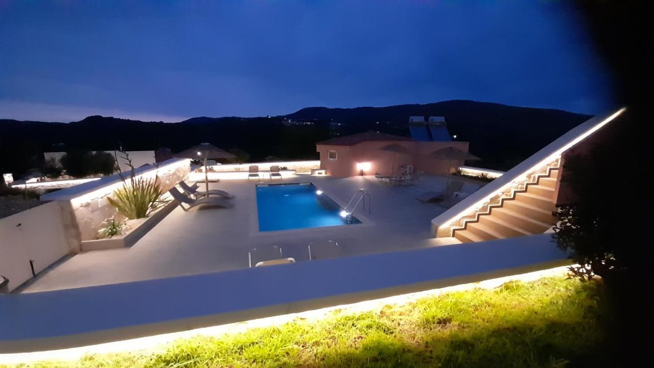 Georgioupoli Studio 2 With A Pool And Lake Views المظهر الخارجي الصورة